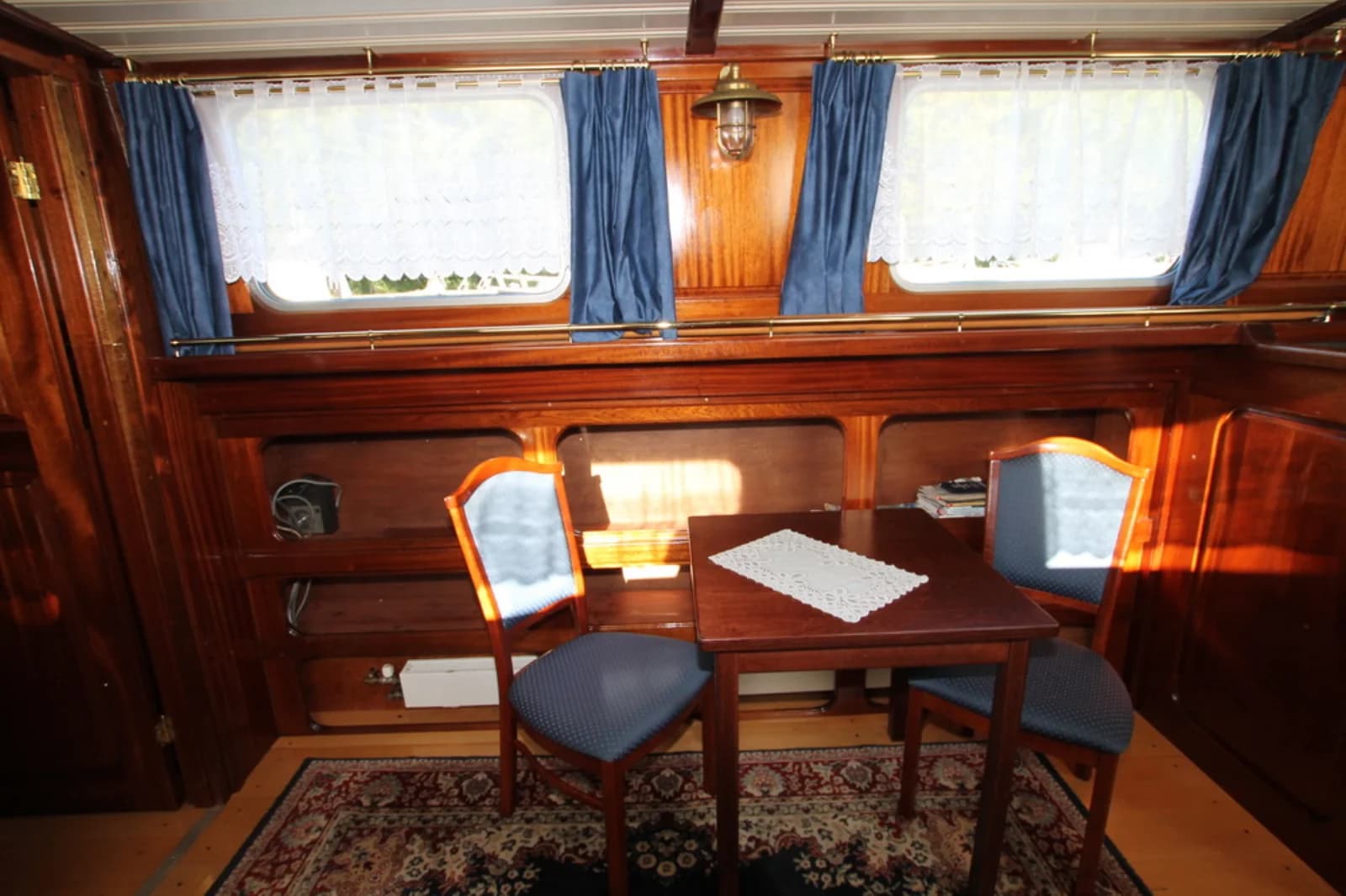 Living room in Magnificent barge - 1