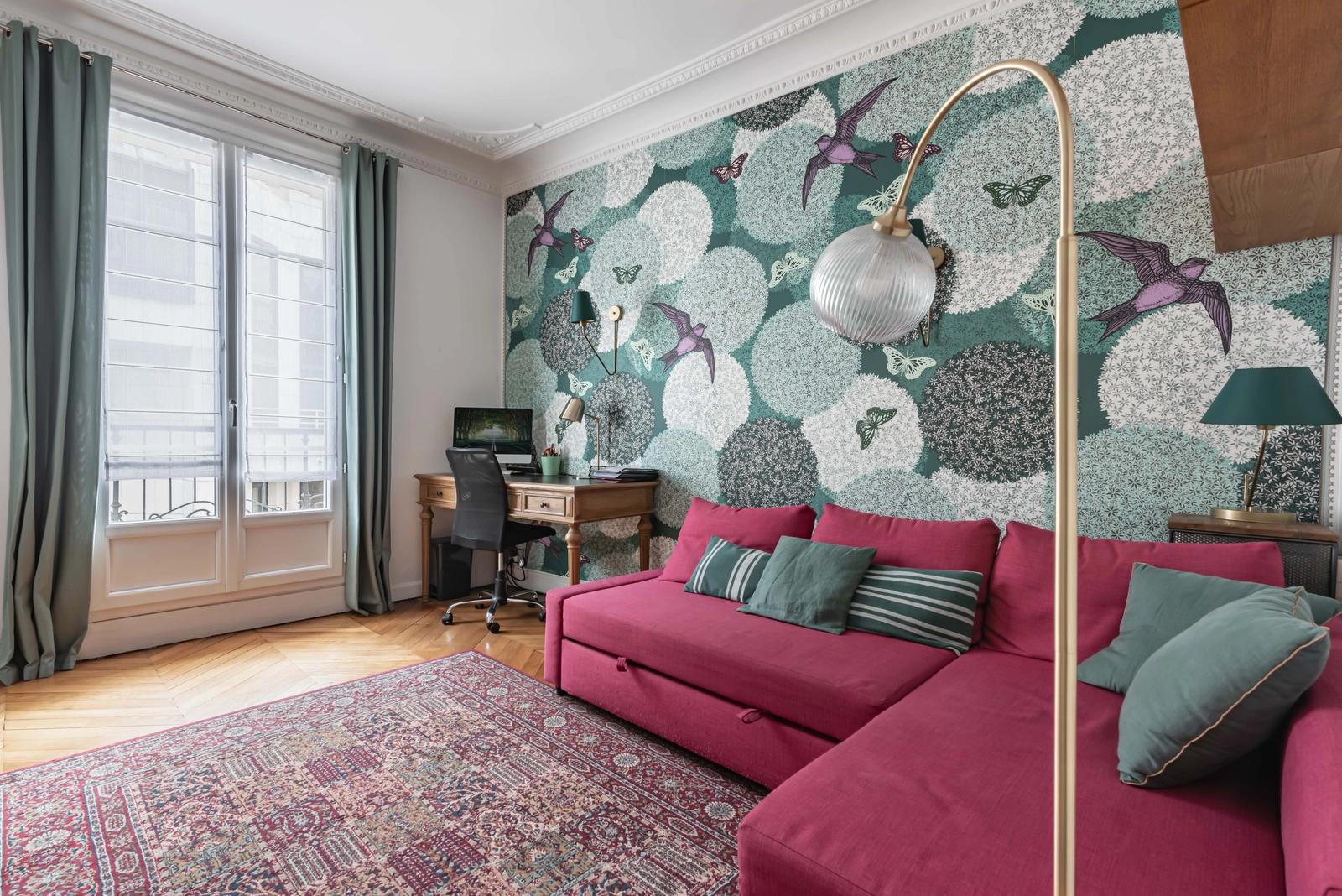 Living room in Haussmann-style apartment in Enghien les Bains - 4