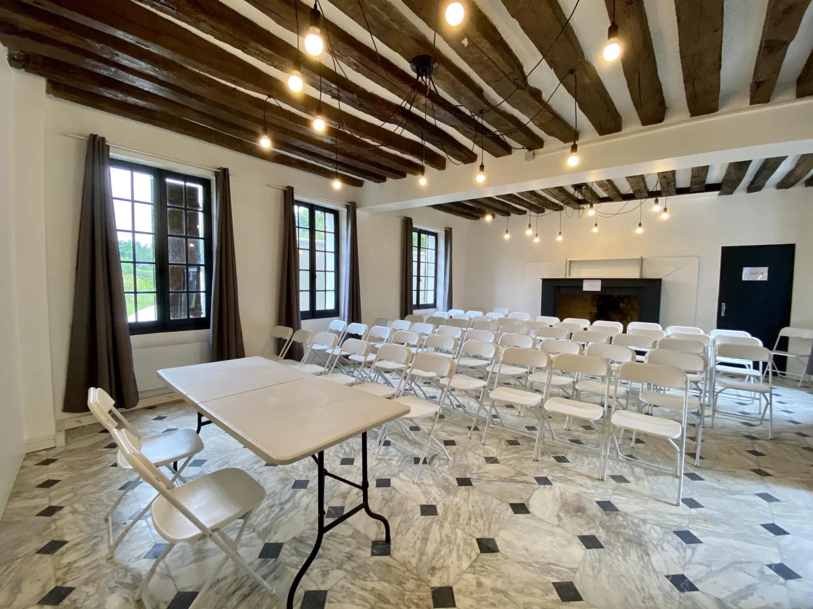 Meeting room in Exceptional estate with wooded grounds - 0