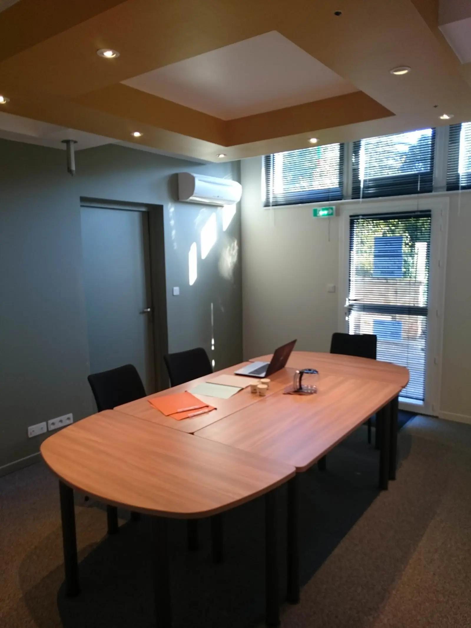 Meeting room in Le Bureau Samatanais - 1