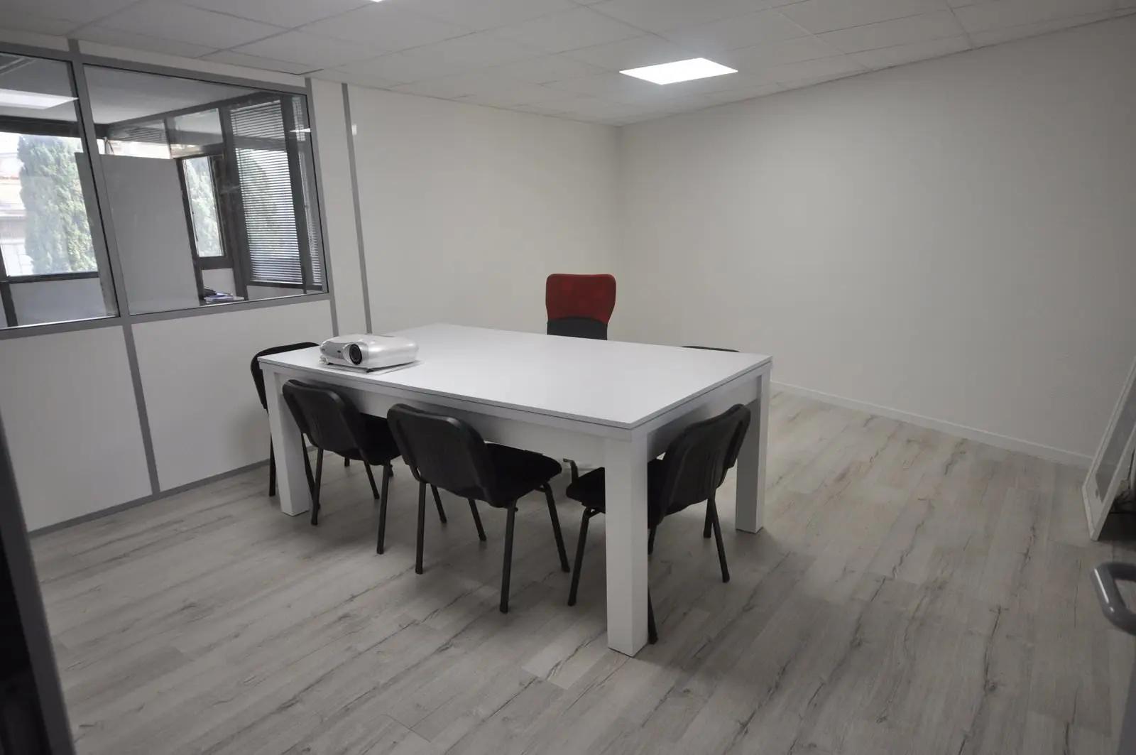Meeting room in Beautiful, fully-equipped workspace in the city center - 0