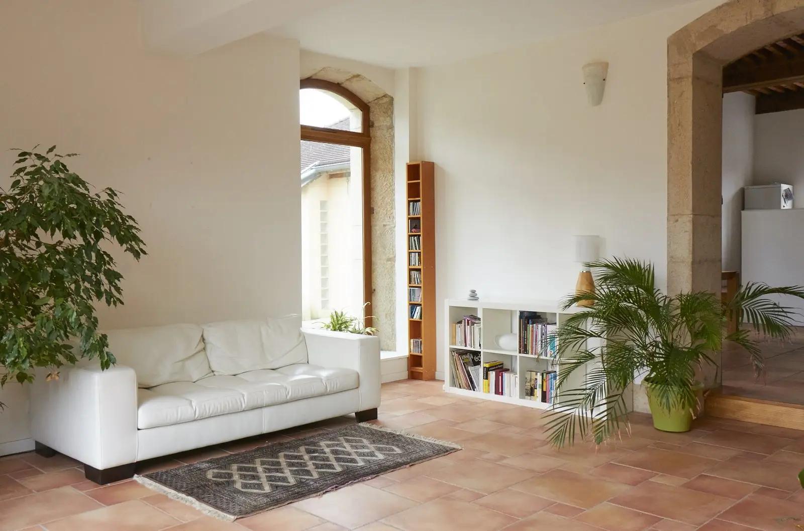 Living room in Coworking, meetings in the countryside 1 h from Geneva and Lyon, 30 min from Chambery - 2