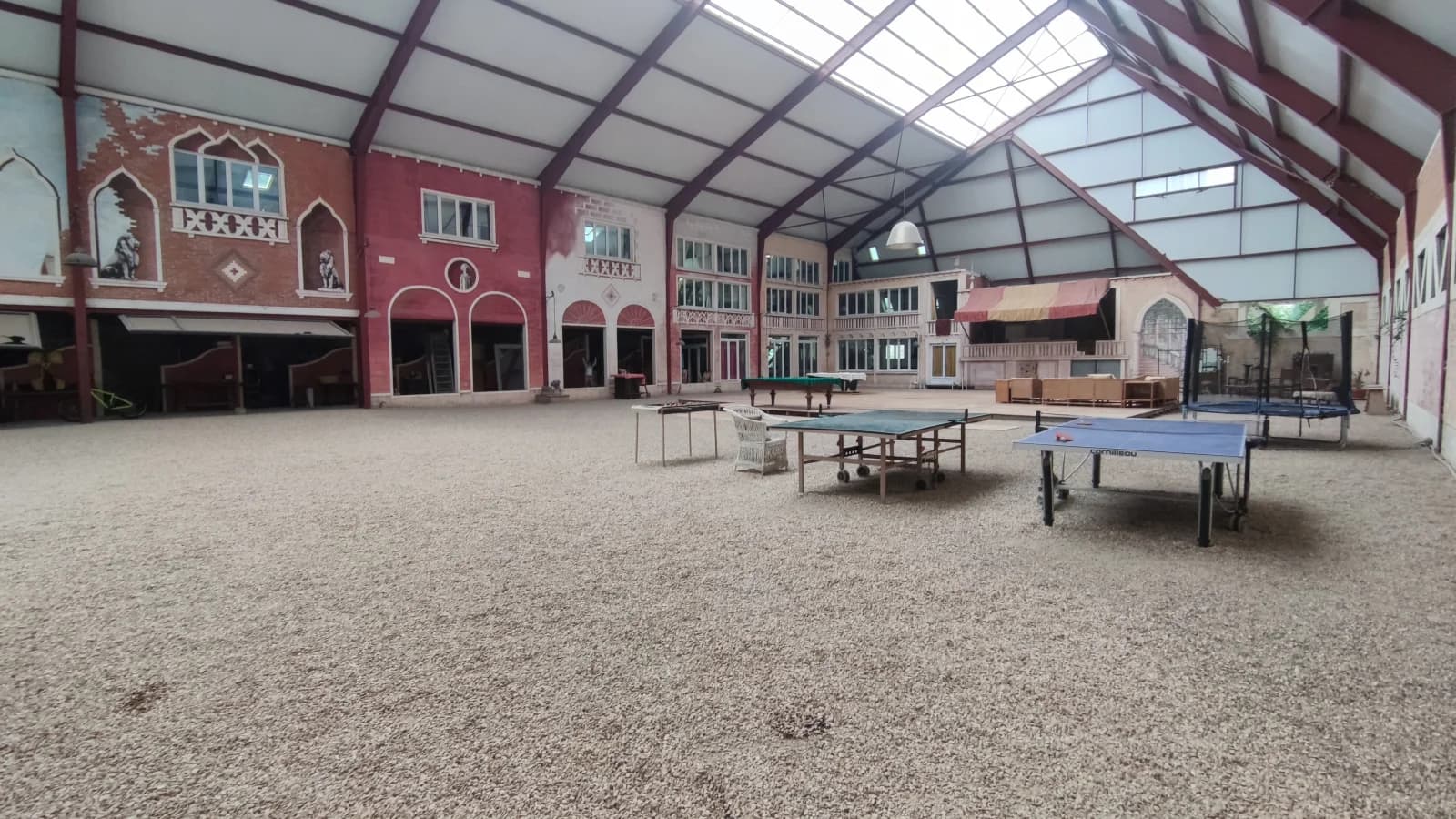 Meeting room in former horse riding arena - 1