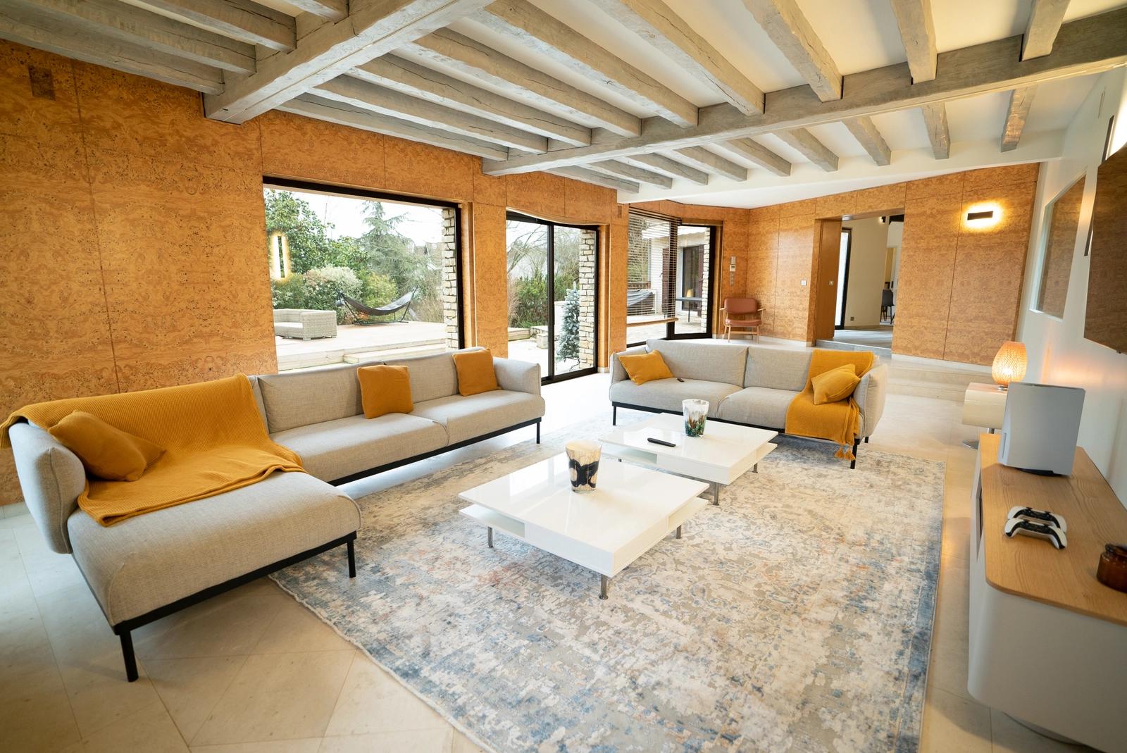 Living room in Elegant villa on the banks of the Seine - 0