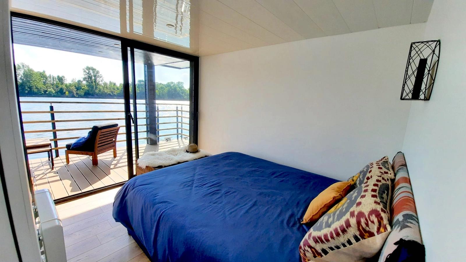 Dormitorio dentro Casa sobre el agua con terraza y azotea - 5