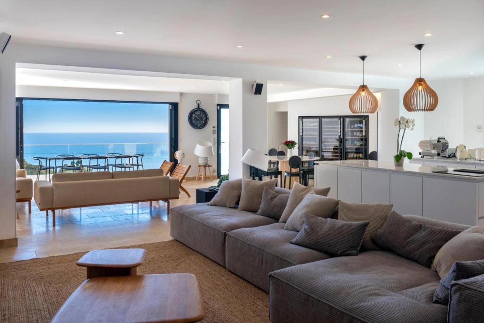 Living room in Villa vue mer - Piscine jacuzzi - 0