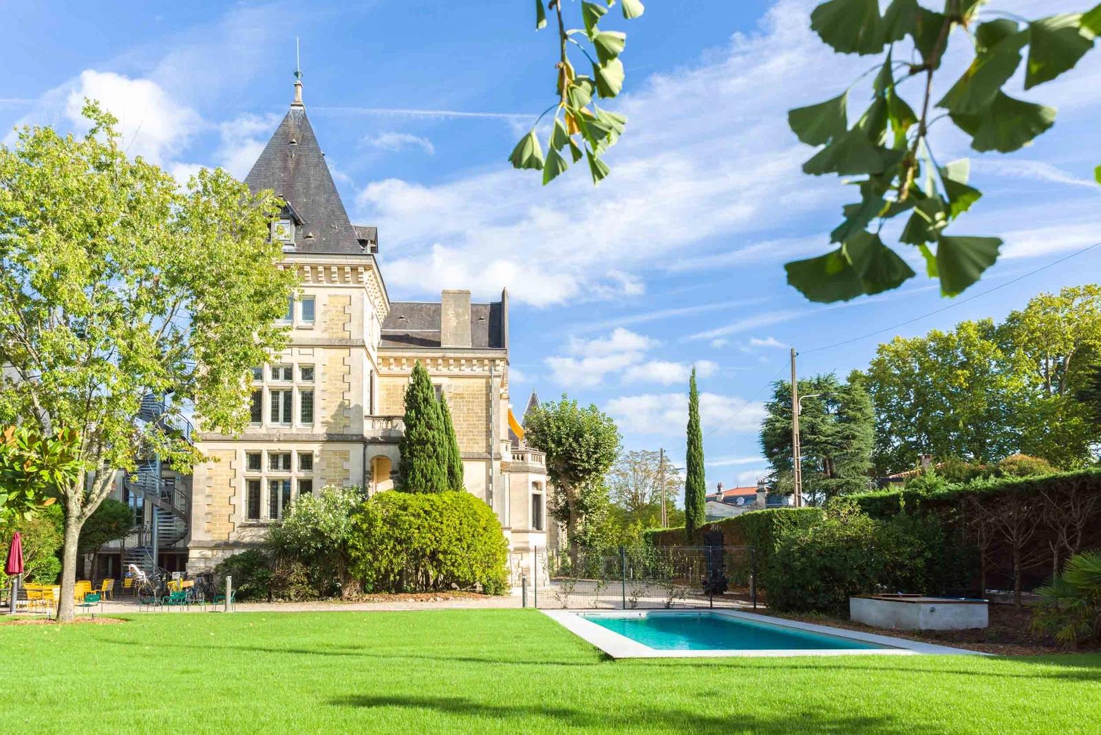 Espace Château avec jardin et piscine - 0
