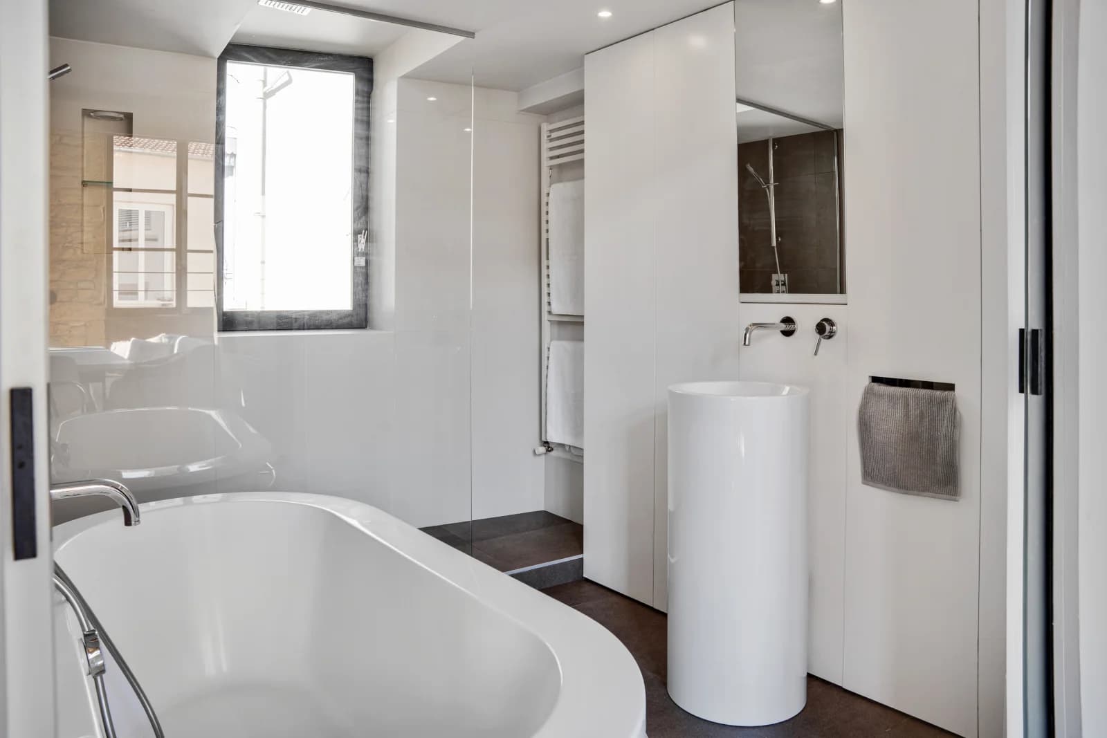 Salle de bain dans Appartement Canut style Loft - Rénov architecte  - 1