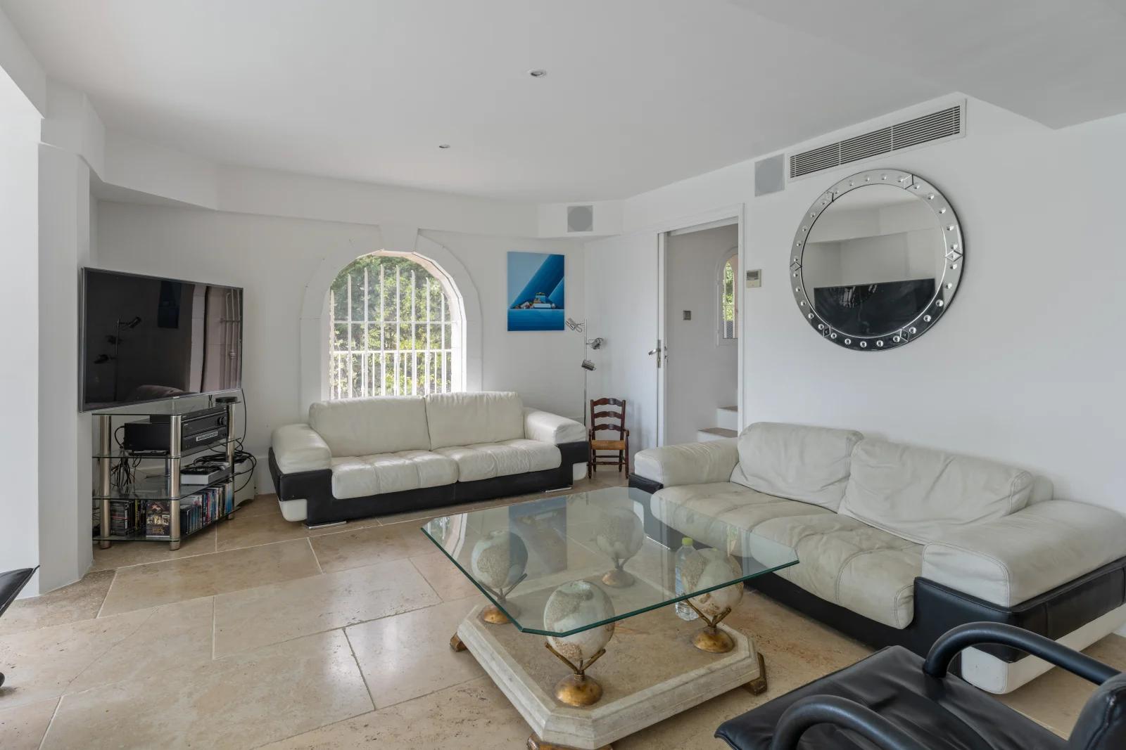 Living room in 320m² including 120m² business area with swimming pool - 1