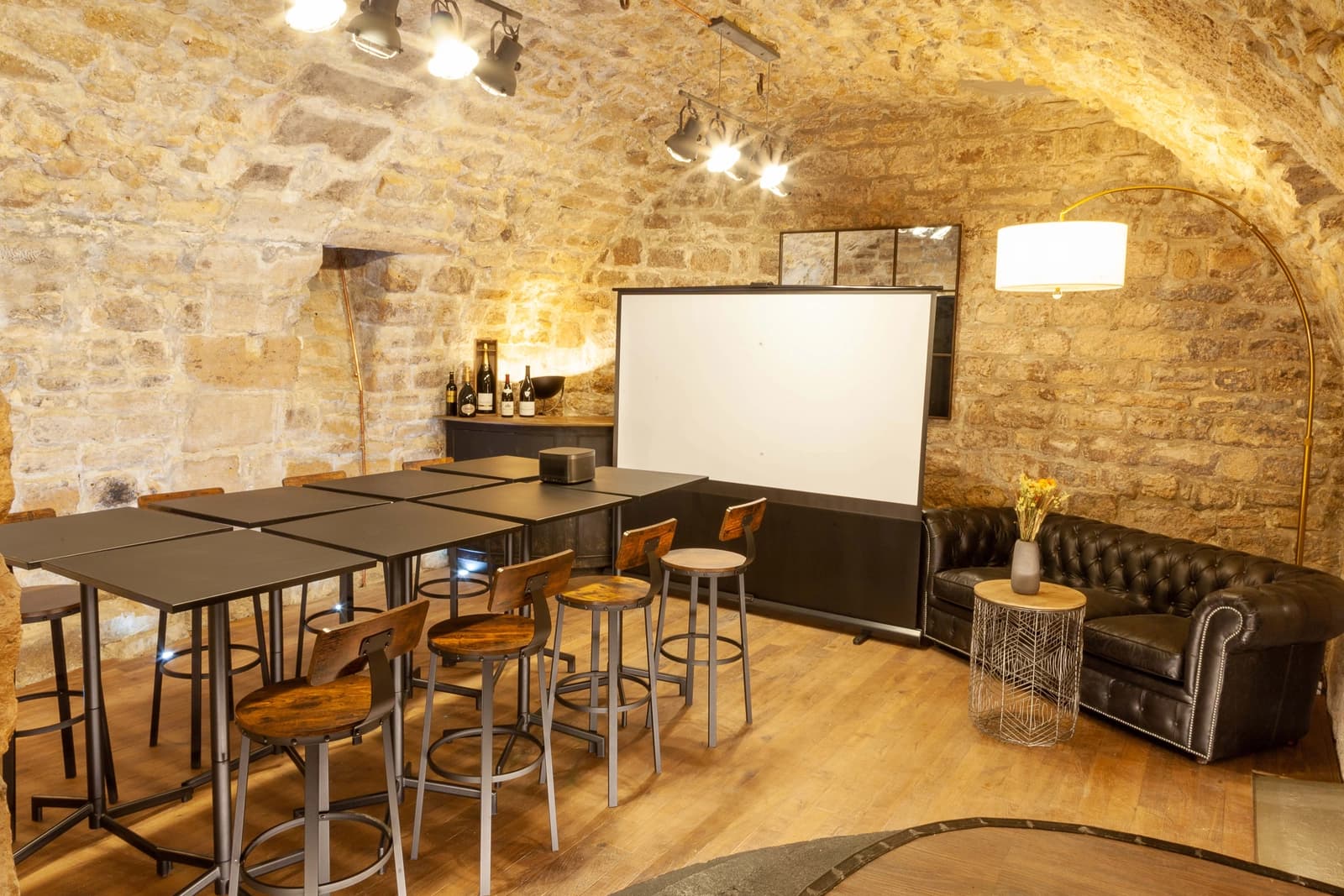 Meeting room in Vaulted cellars in the heart of historic Paris - 2