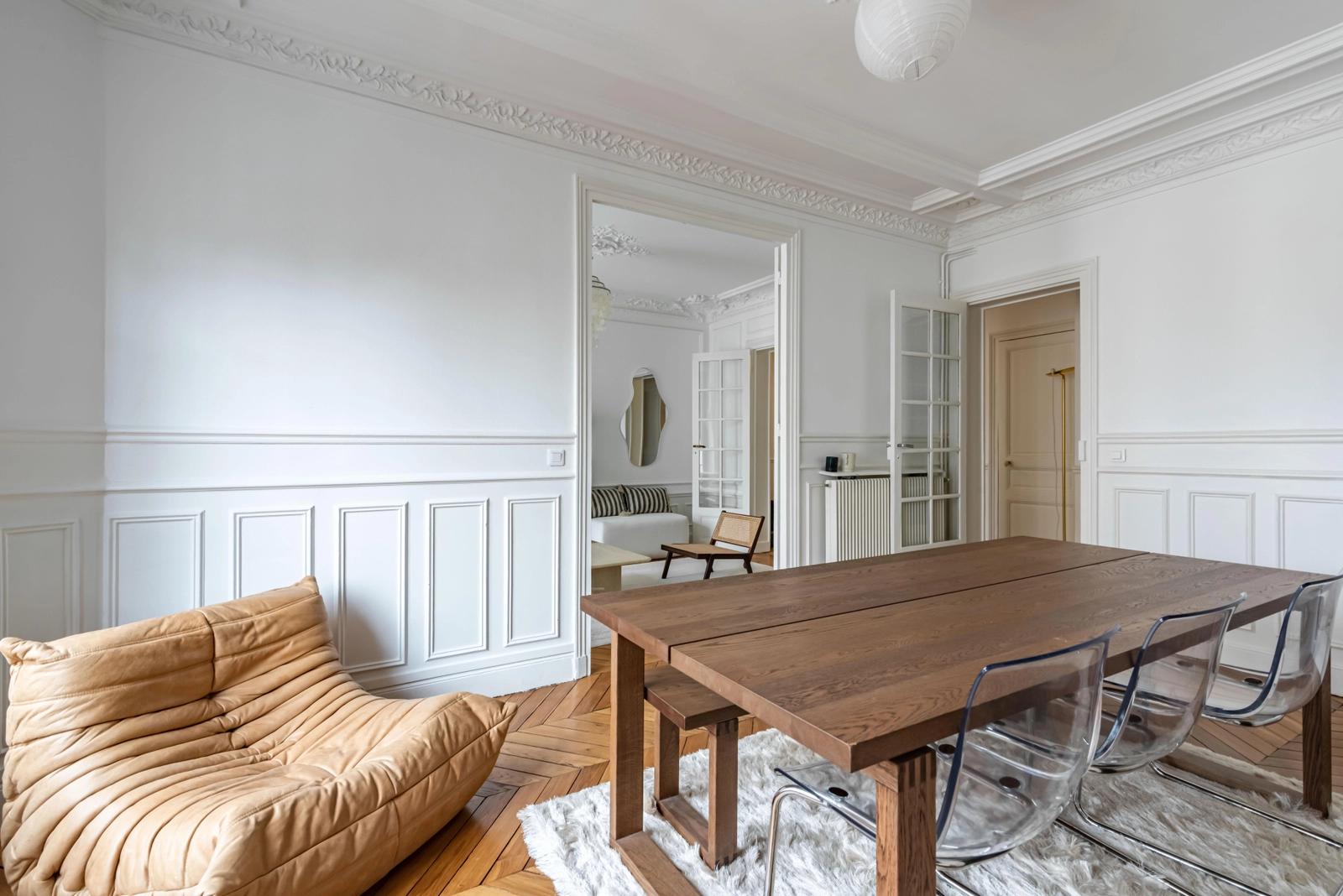 Meeting room in Sublime, light-filled Haussmann apartment - 1