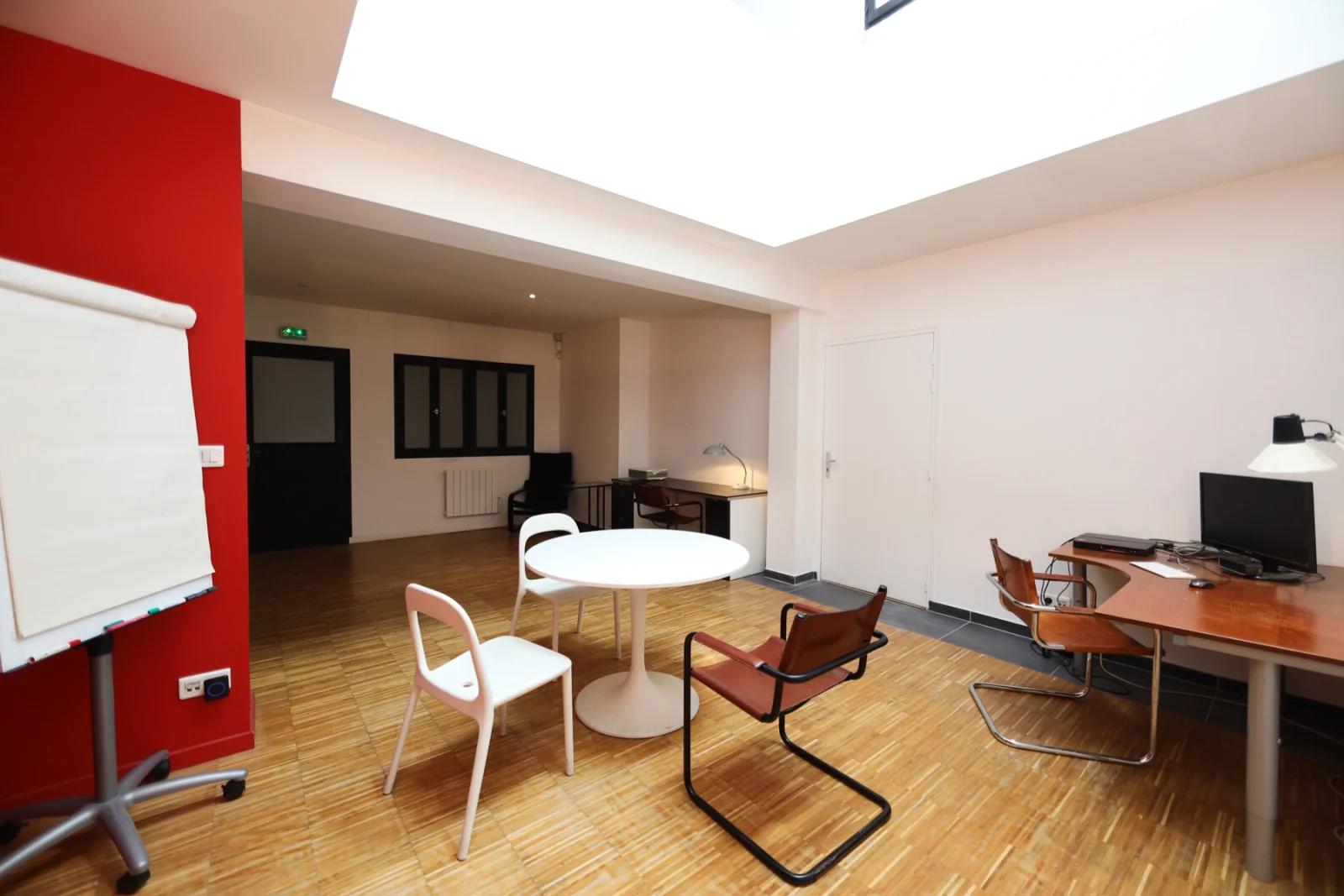 Meeting room in Bright duplex with roof terrace - 1