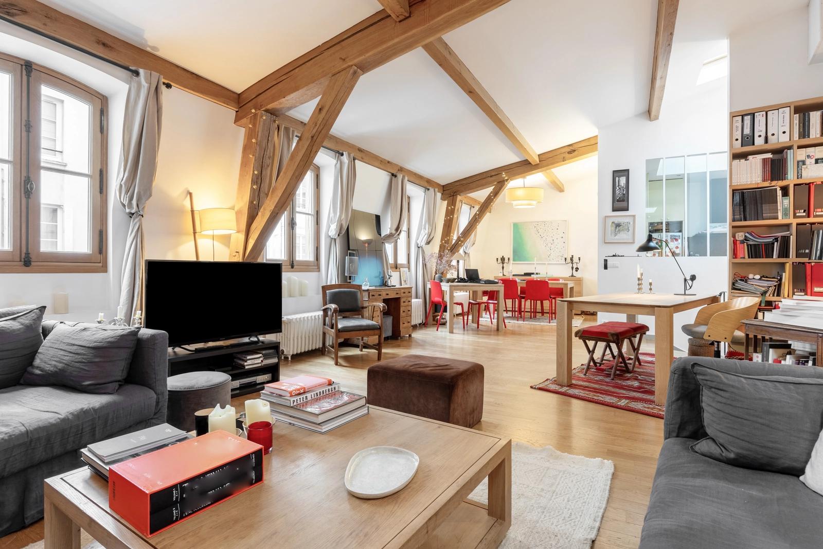 Living room in House in the heart of Saint Germain des Près - 4