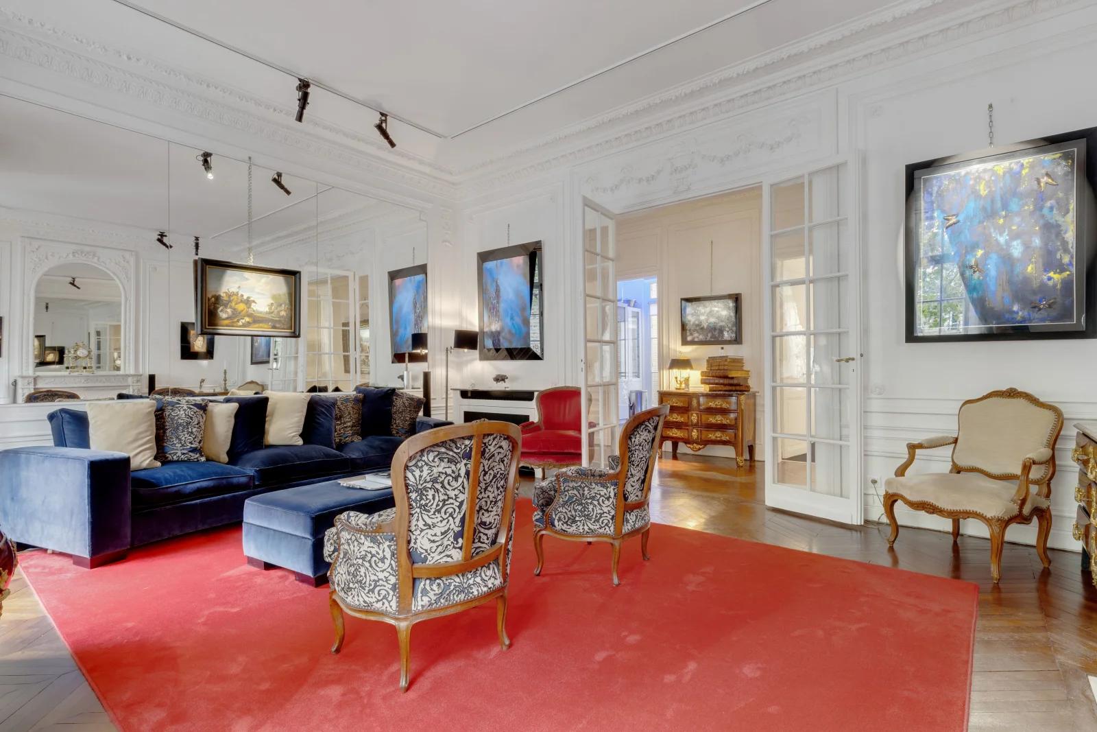 Living room in  Beautiful Haussmann apartment - 2