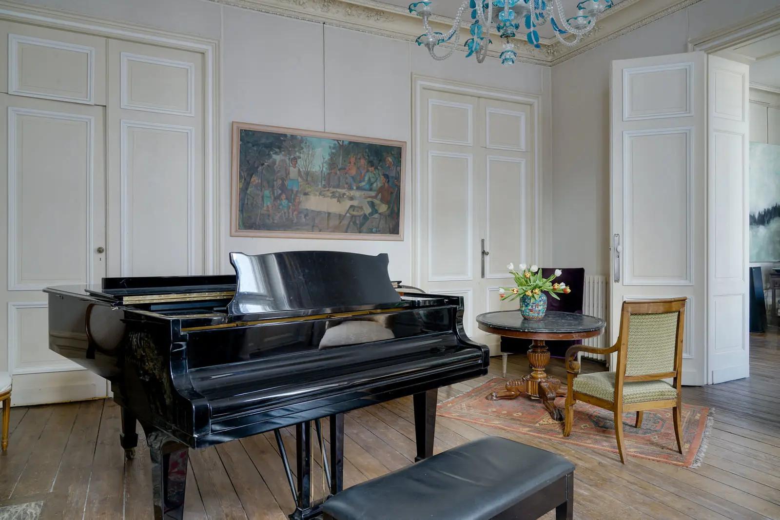 Space The Steinway lounges of a beautiful town house - 4