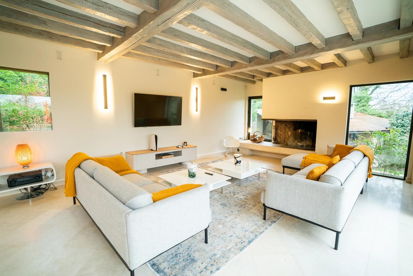 Living room in Elegant villa on the banks of the Seine - 1