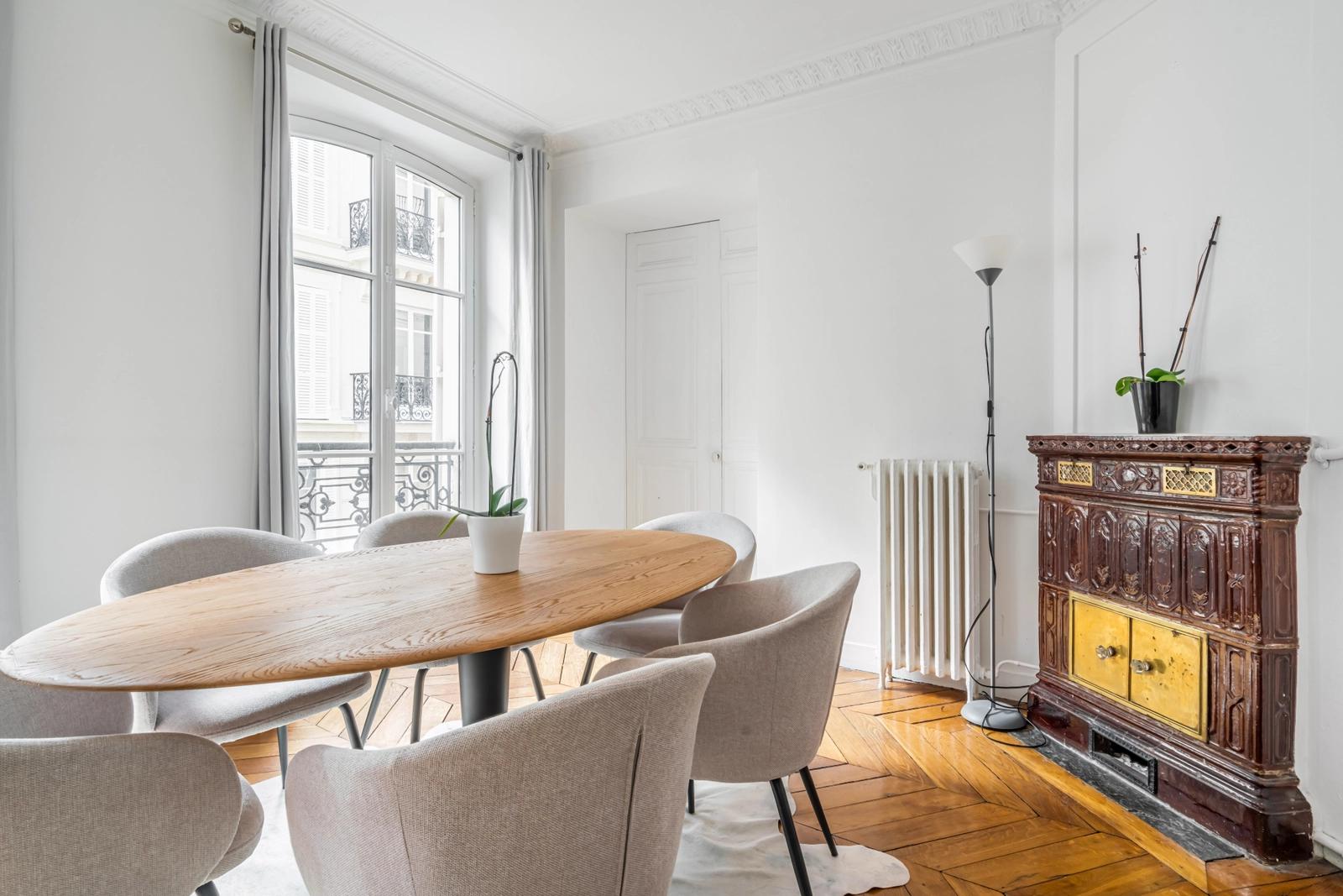 Comedor dentro Acogedor piso Haussmann en el corazón de París - 1