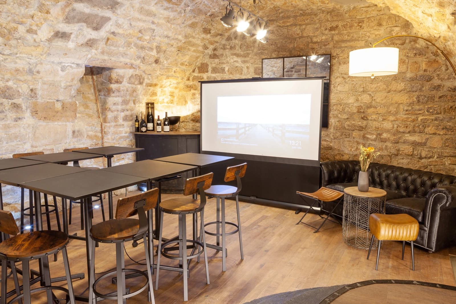 Meeting room in Vaulted cellars in the heart of historic Paris - 1