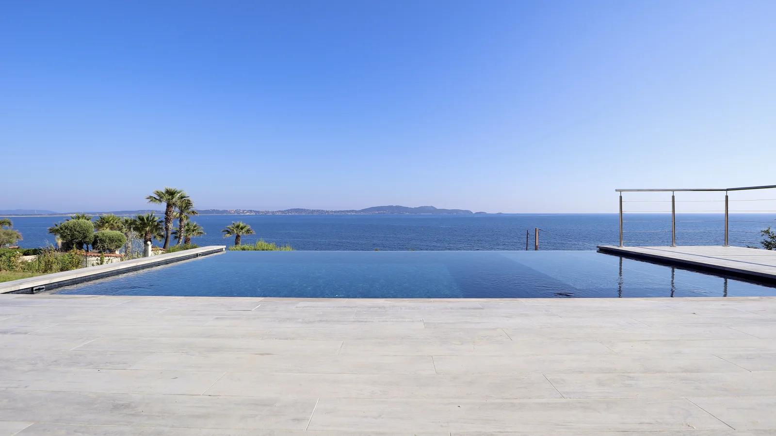 Comedor dentro Villa con vistas al mar, gran terraza y piscina - 4