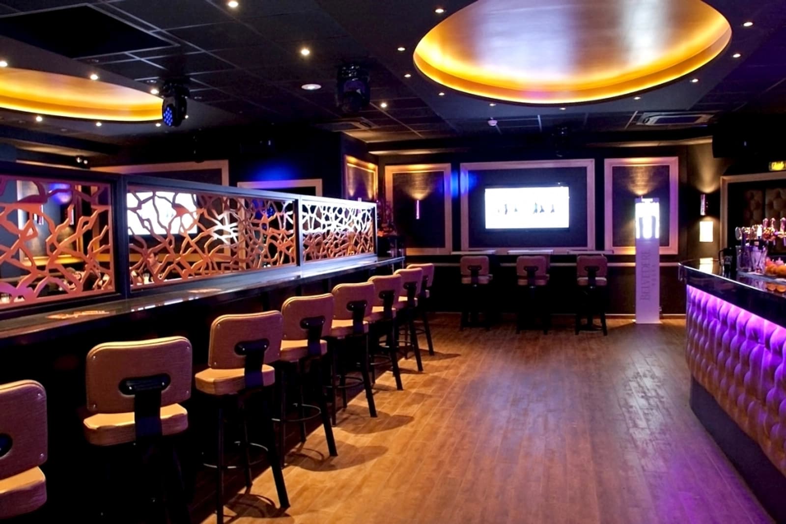 Salle de réunion dans Club - Restaurant - Lounge Ambiance Chaleureuse - 4