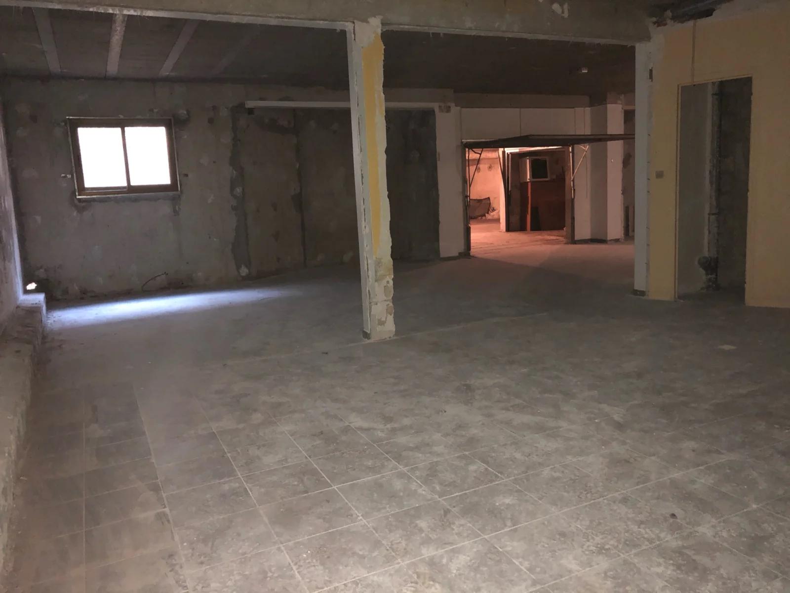 Meeting room in 400m² - building site / unfinished floors - 300 m from RER station - 1