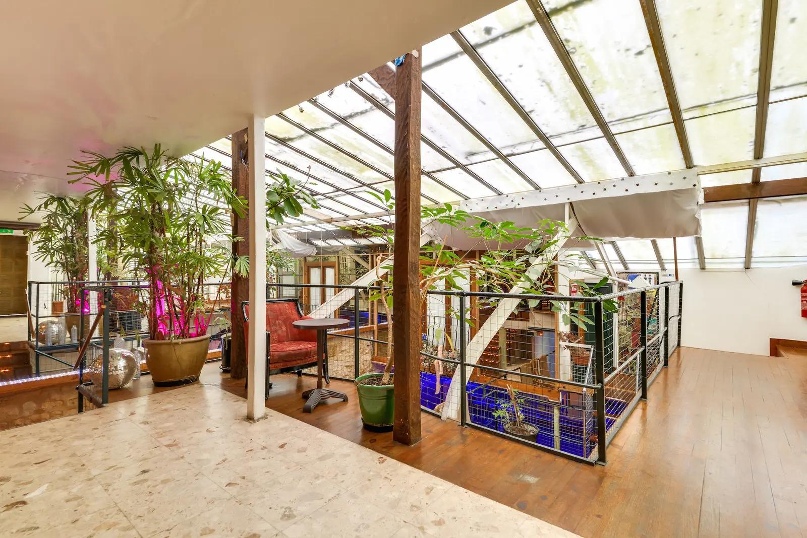 Atypical loft in the 11th arrondissement