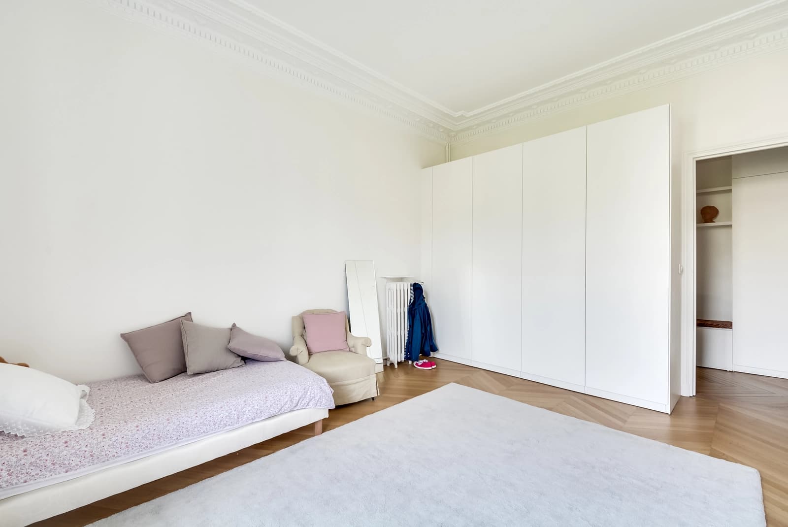 Bedroom in Beautiful Haussmanian apartment - 1
