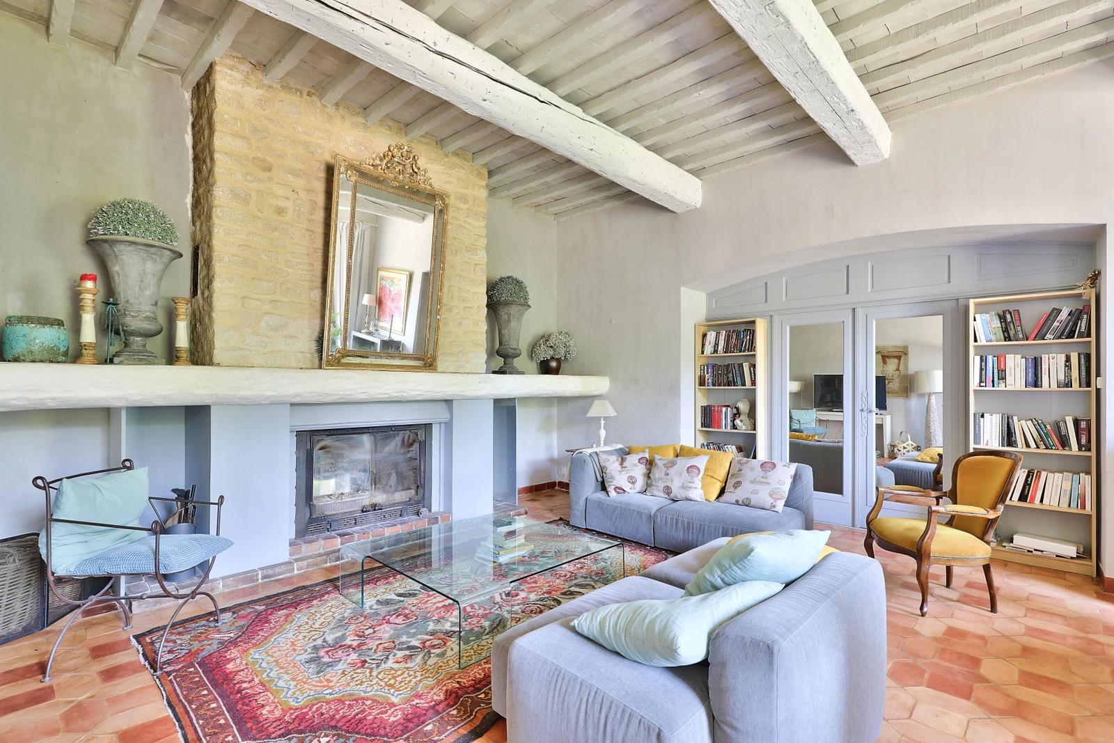 Living room in Superb 18th century Mas 15 minutes from Avignon - 1
