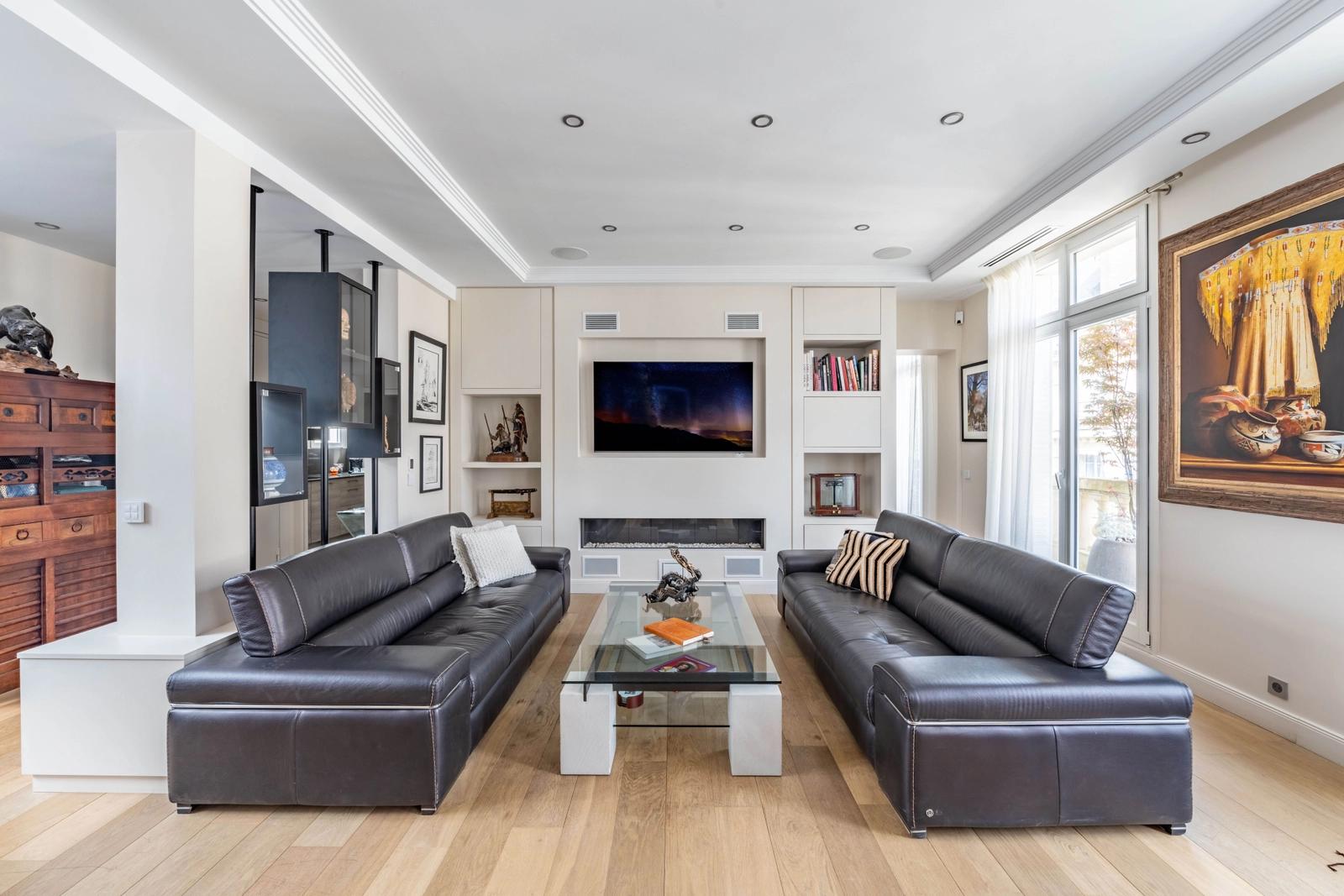 Living room in Luxury Haussmann apartment - 1
