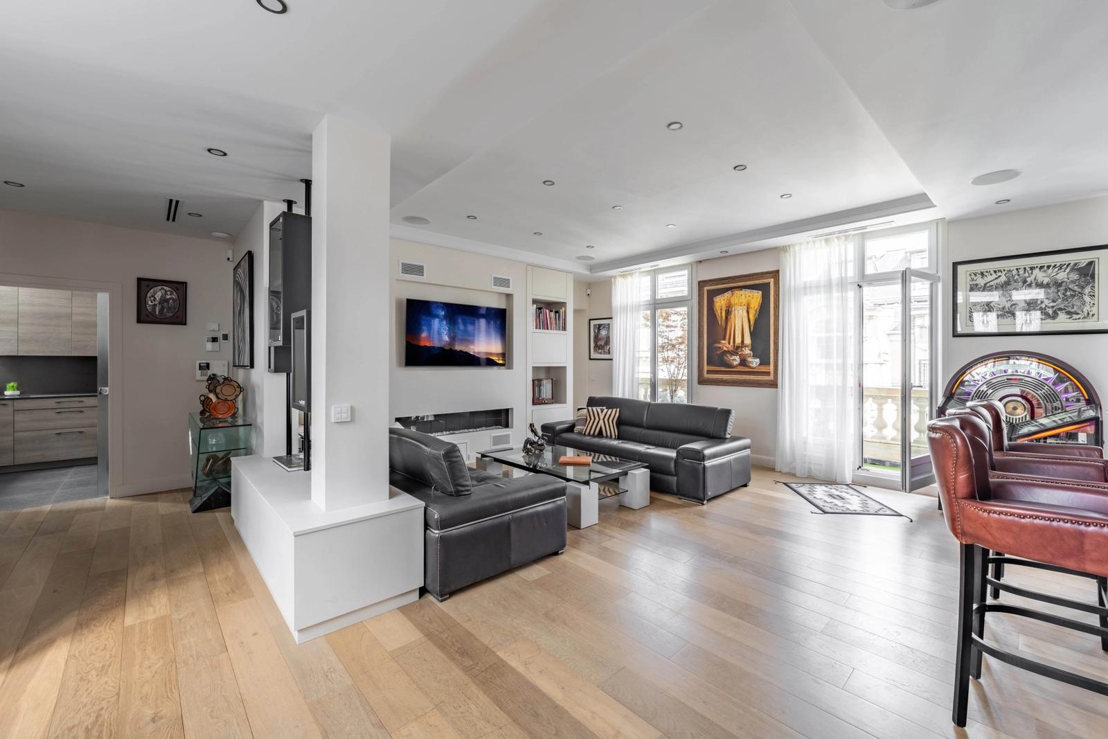 Living room in Luxury Haussmann apartment - 4