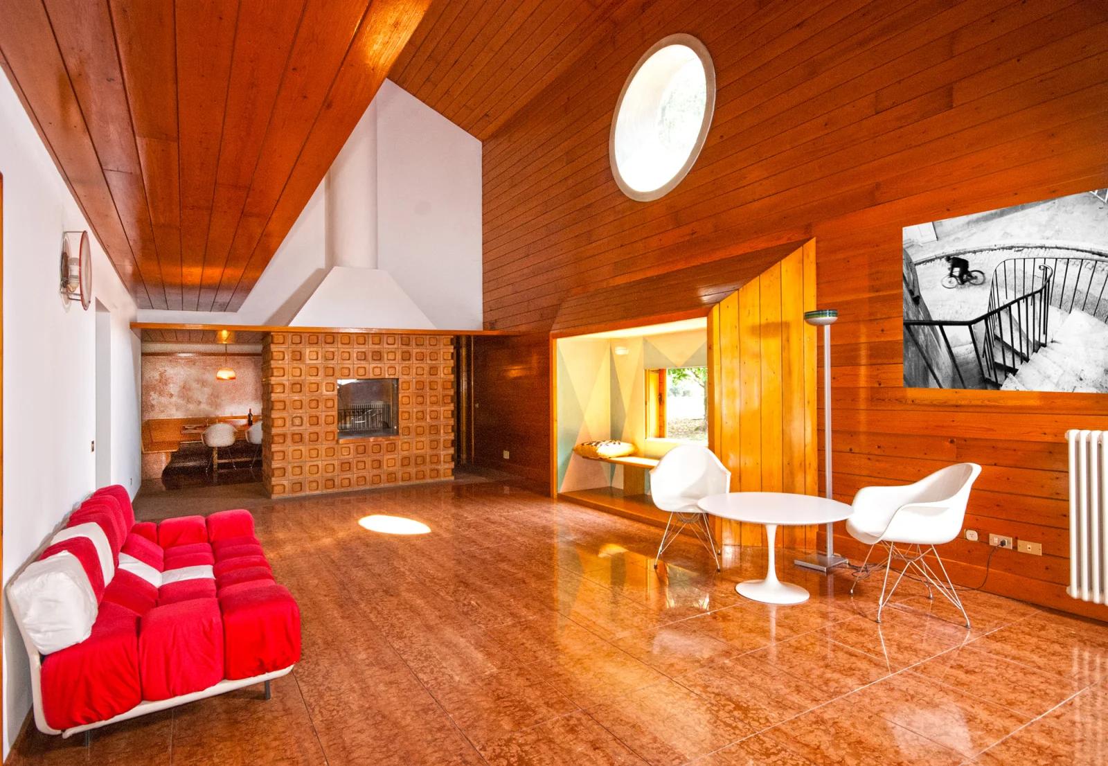 Sala dentro Casa moderna y orgánica diseñada por un arquitecto - 0