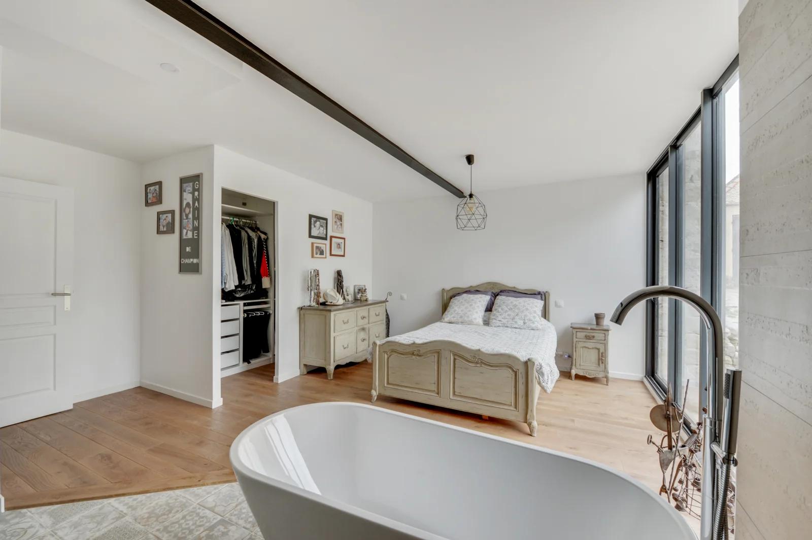 Bedroom in Charming farmhouse with stables on the banks of the Seine - 4