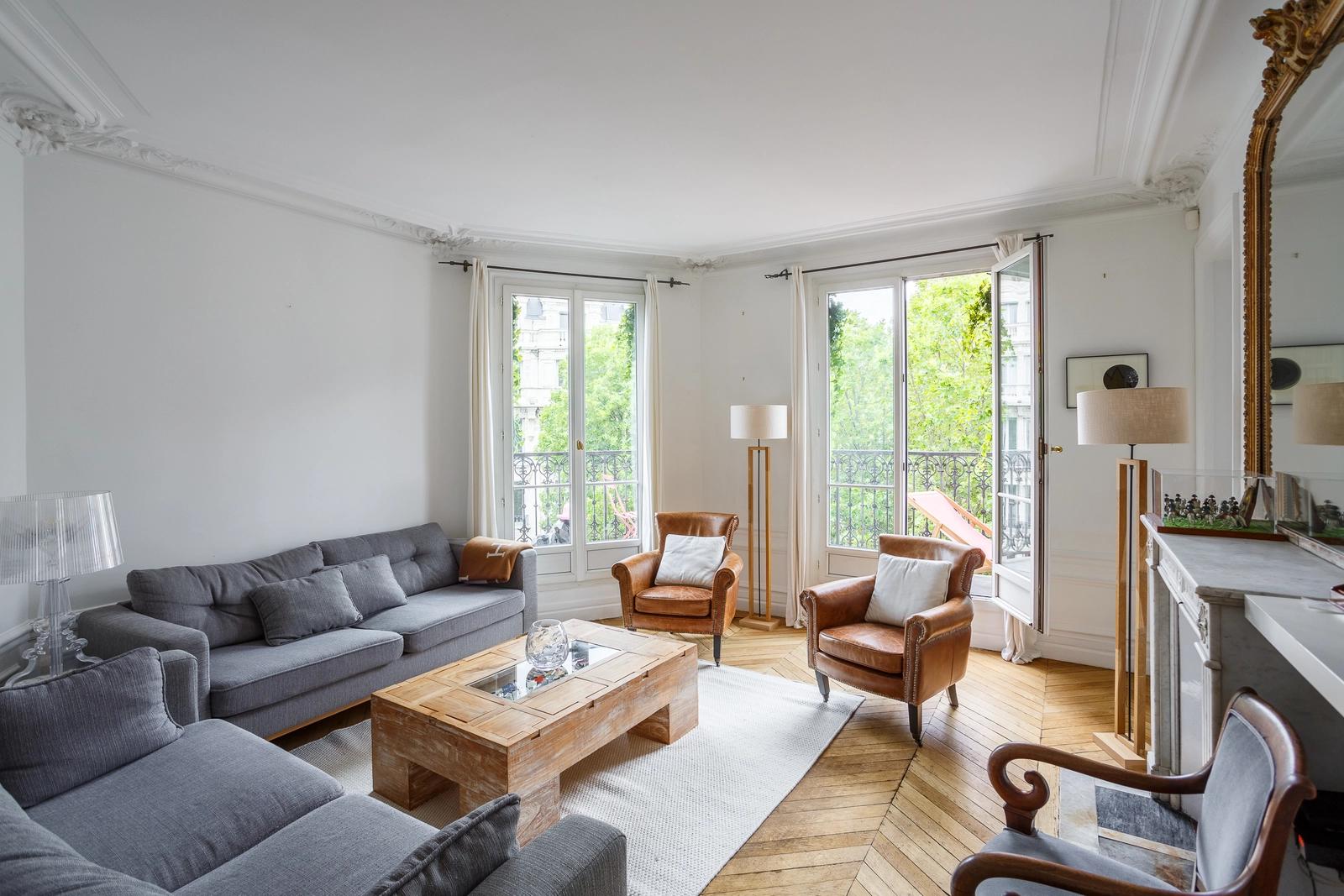 Salon dans Très bel appartement Saint Germain des Prés  - 3