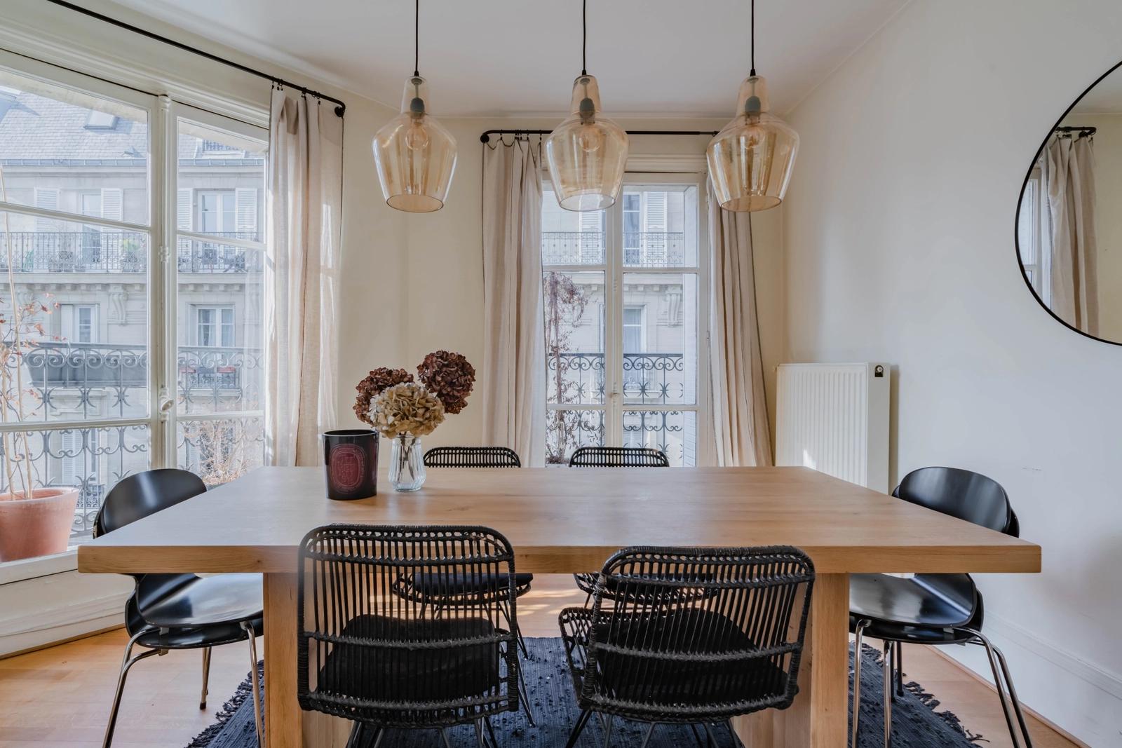 Salle de réunion dans Appartement design parisien baigné de lumière - 1
