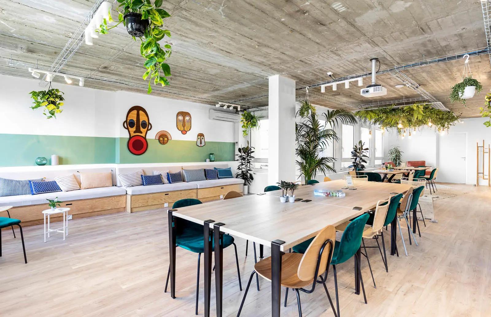 Meeting room in Large, luminous space with plant ceiling - 1