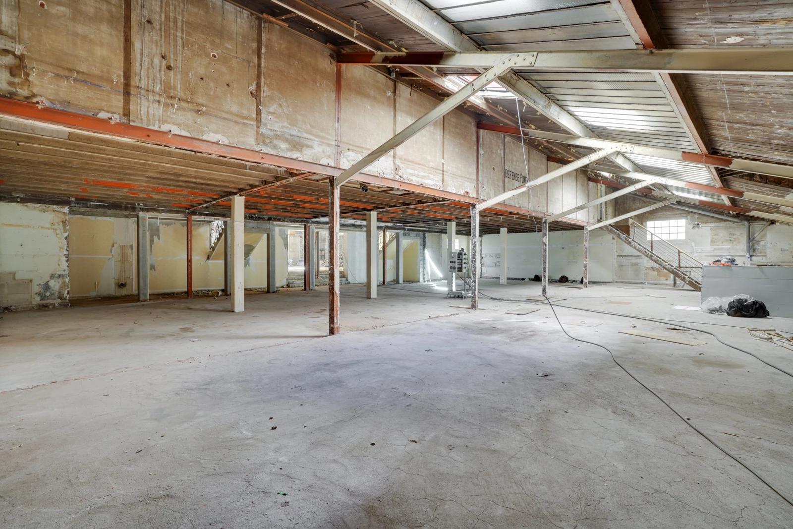 Living room in 3,000 m² industrial hangar at Nation - 1