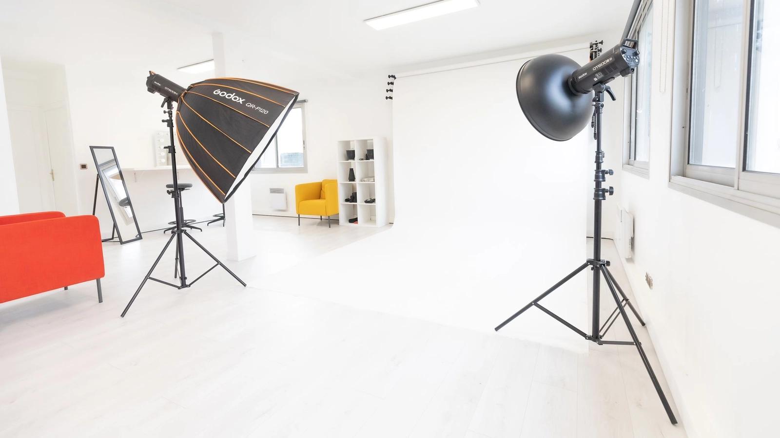Salon dans Studio Photo Moderne à 10 minutes de Paris-Sud - 0
