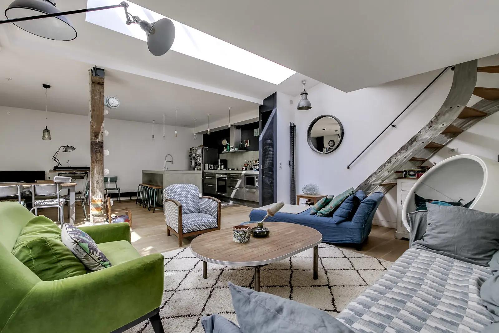Living room in Atypical loft and courtyard in the heart of the 11th arrondissement - 4