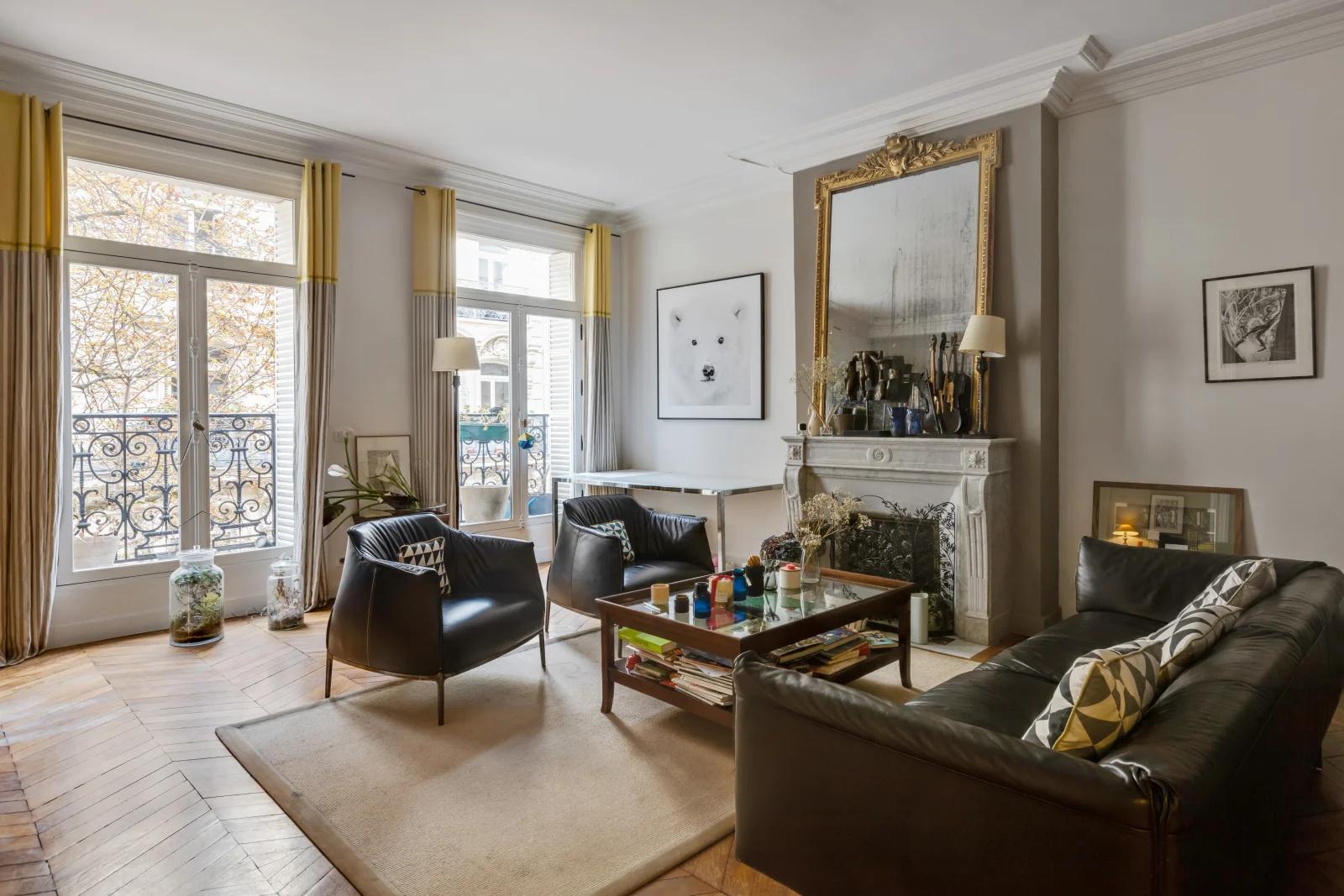 Superb Haussmann in the heart of the 7th arrondissement