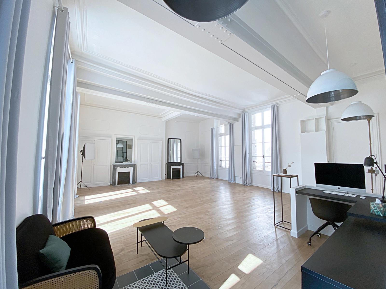 Living room in Photo studio in the Haut-Marais - 1