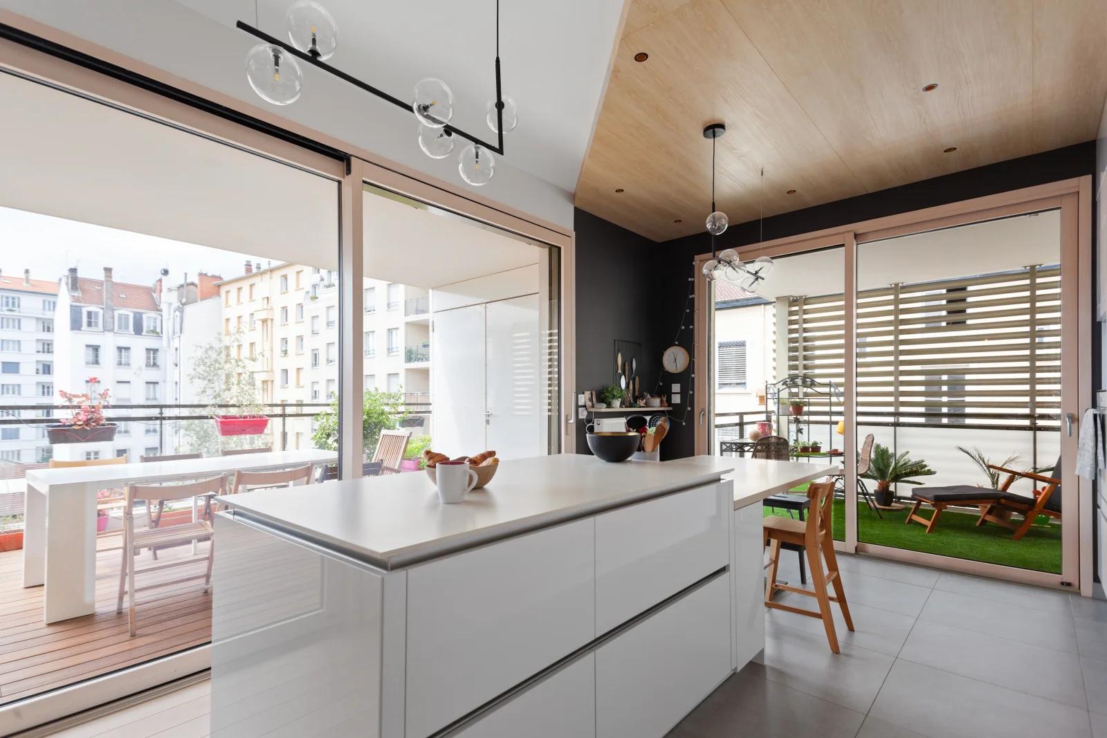 Kitchen in Appart. design bay window video-proj terrace - 5