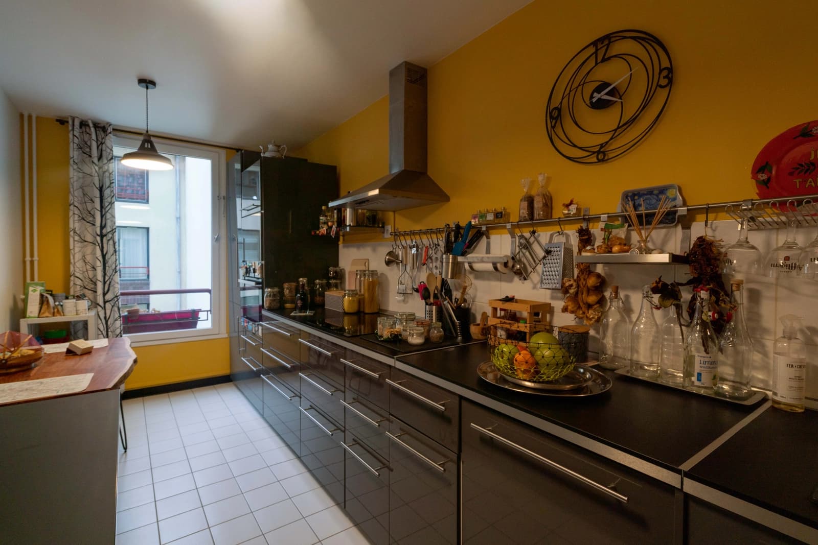 Kitchen dentro Bonito y luminoso salón en el corazón del Marais - 4