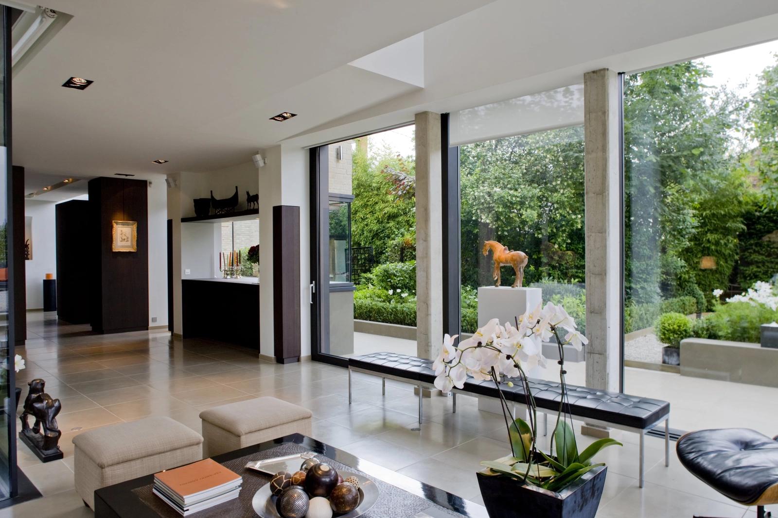 Living room in Fully glazed onto a magnificent garden - 4