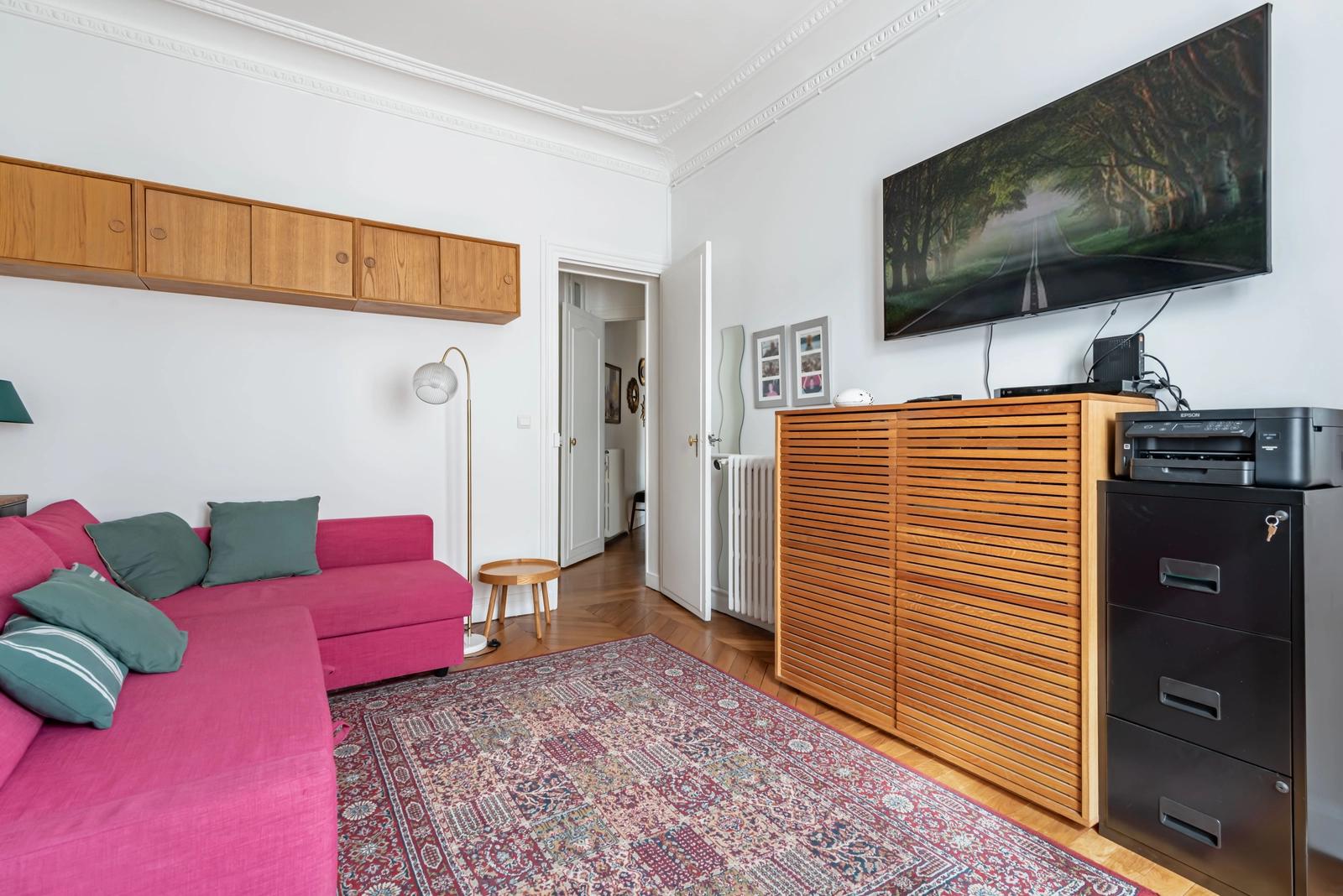 Living room in Haussmann-style apartment in Enghien les Bains - 5
