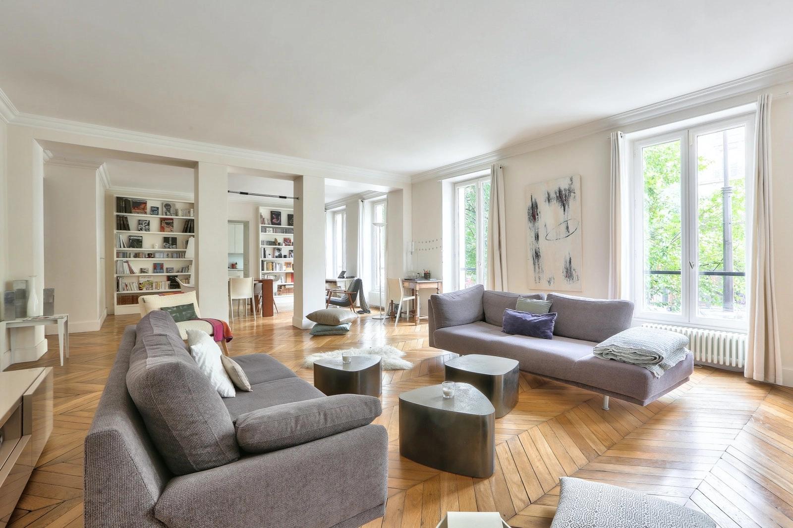 Sala dentro Preciosa, luminosa y cálida casa contemporánea de estilo Haussmann - 5
