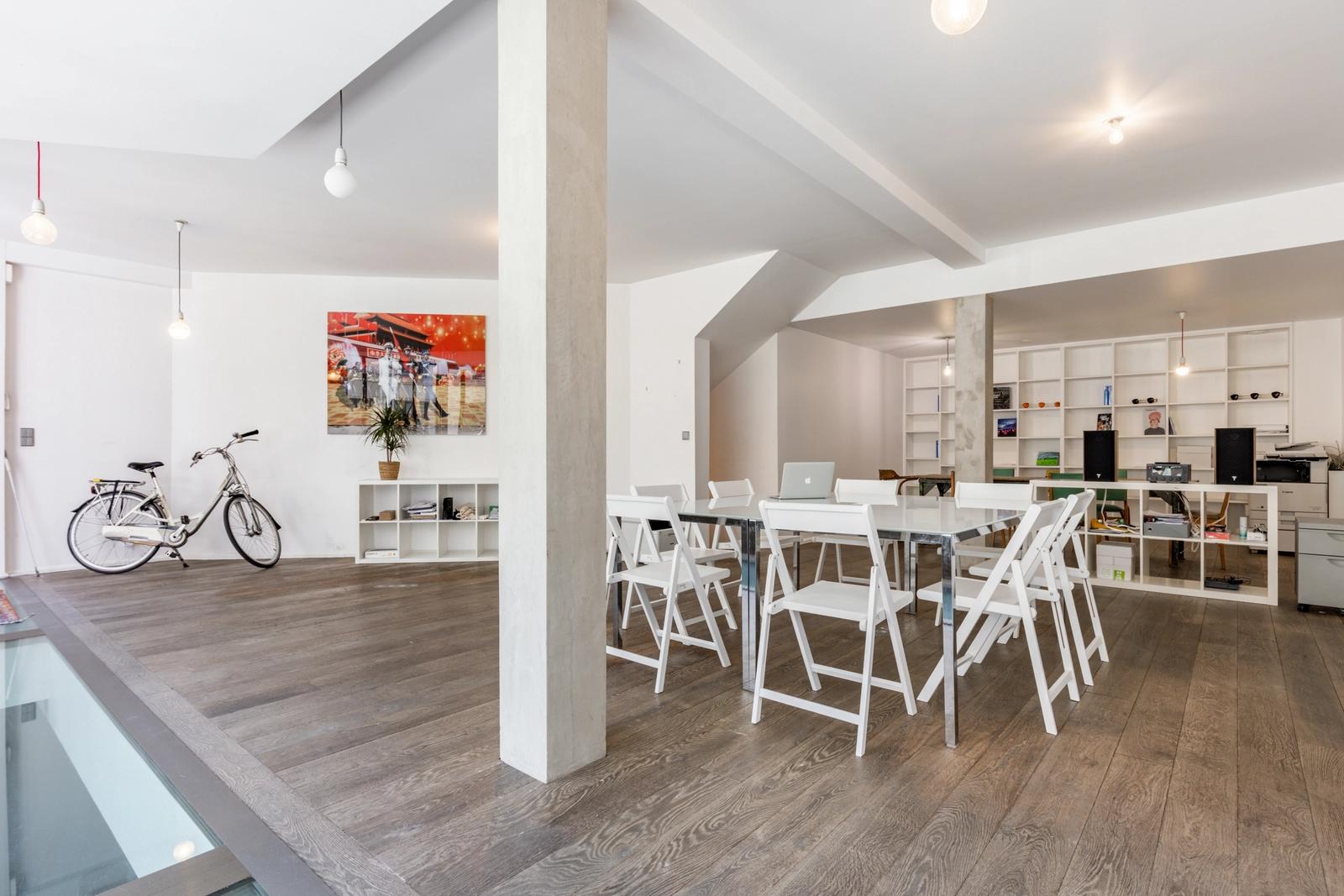 Meeting room in Large, streamlined duplex in the heart of the 11th arrondissement - 3