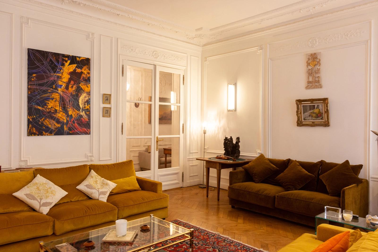 Living room in Large atypical Haussmann apartment - 1