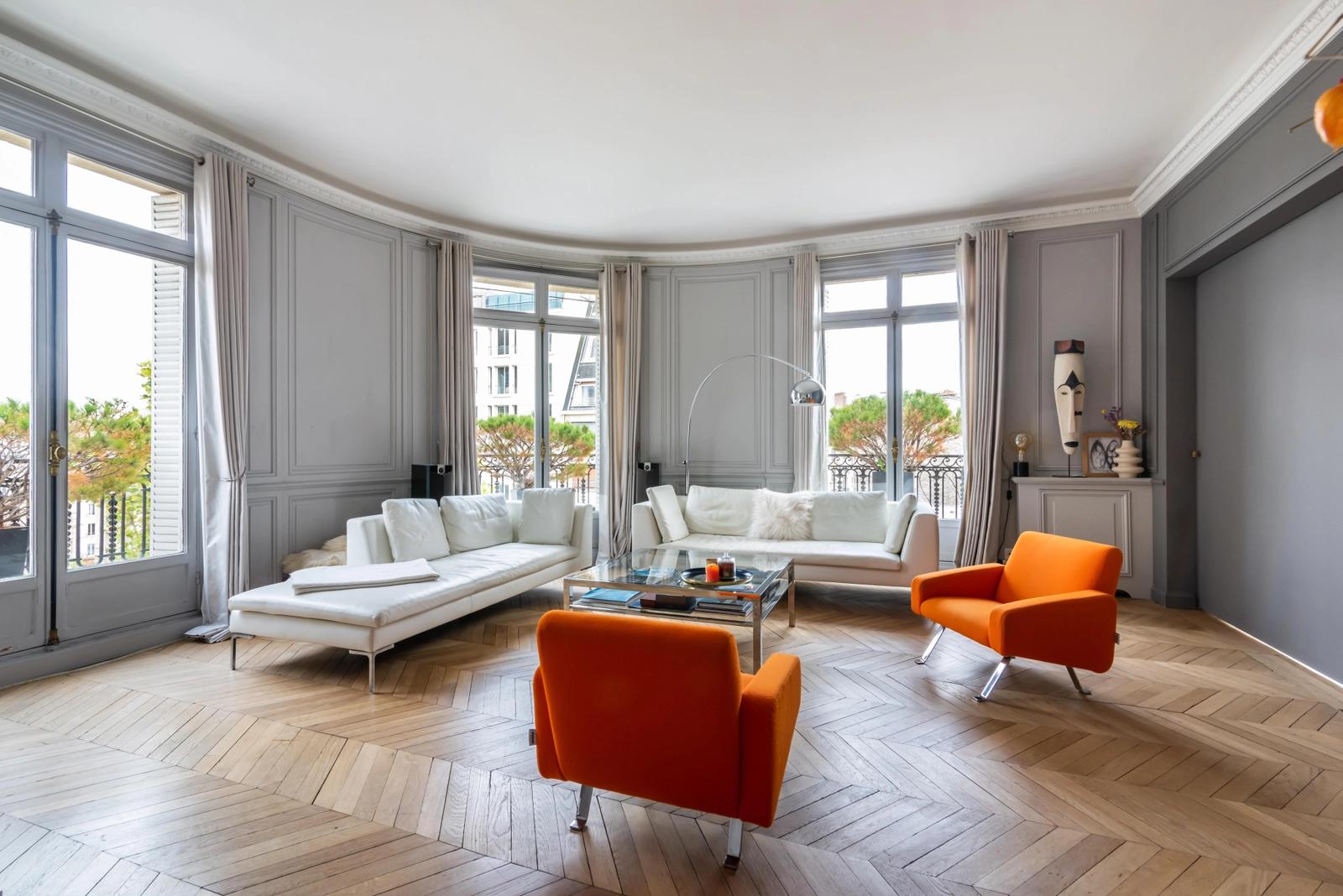 Living room in Wow! Splendid Haussmann apartment - 3