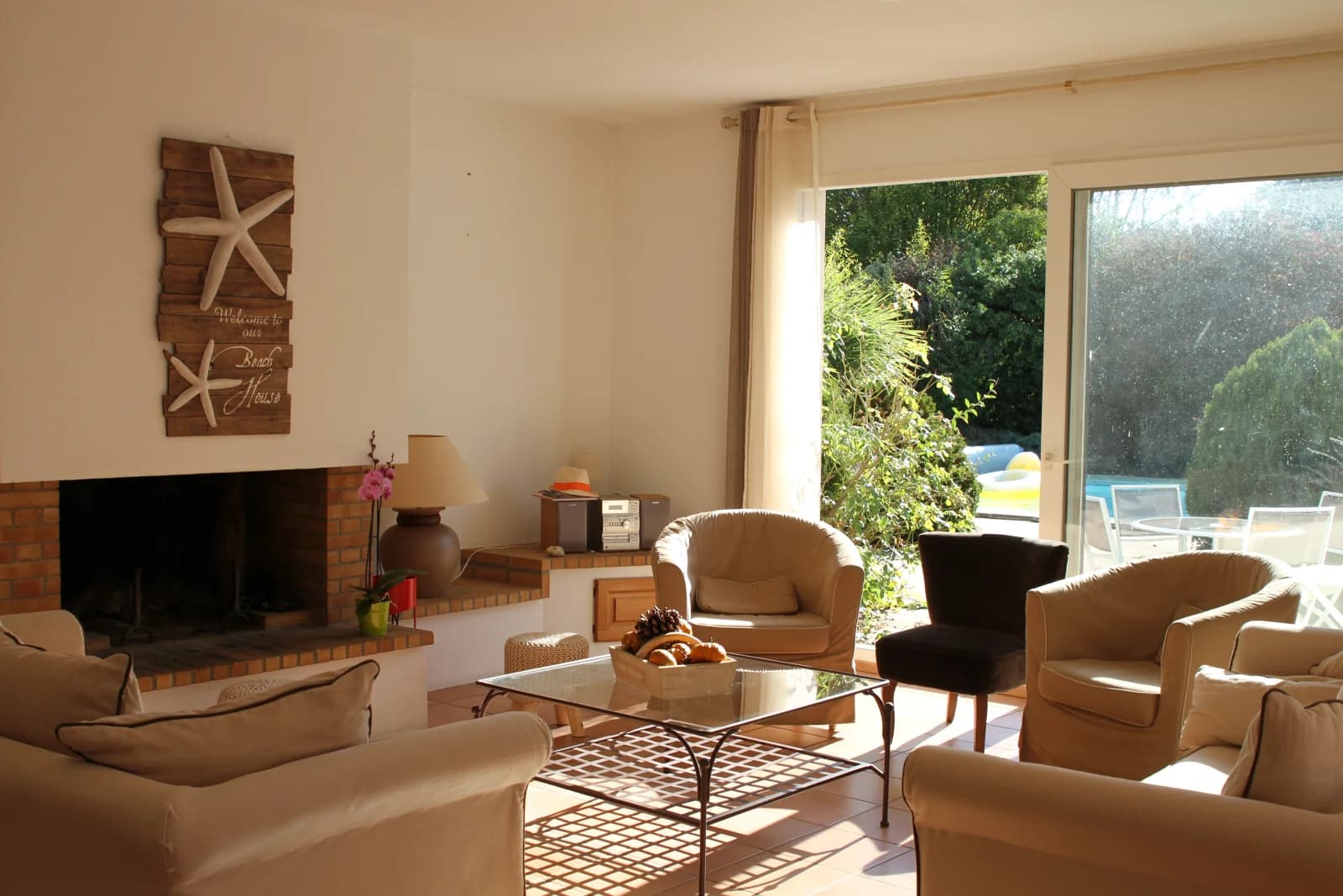 Living room in Superbe villa piscine privative jardin 1000m² - 1