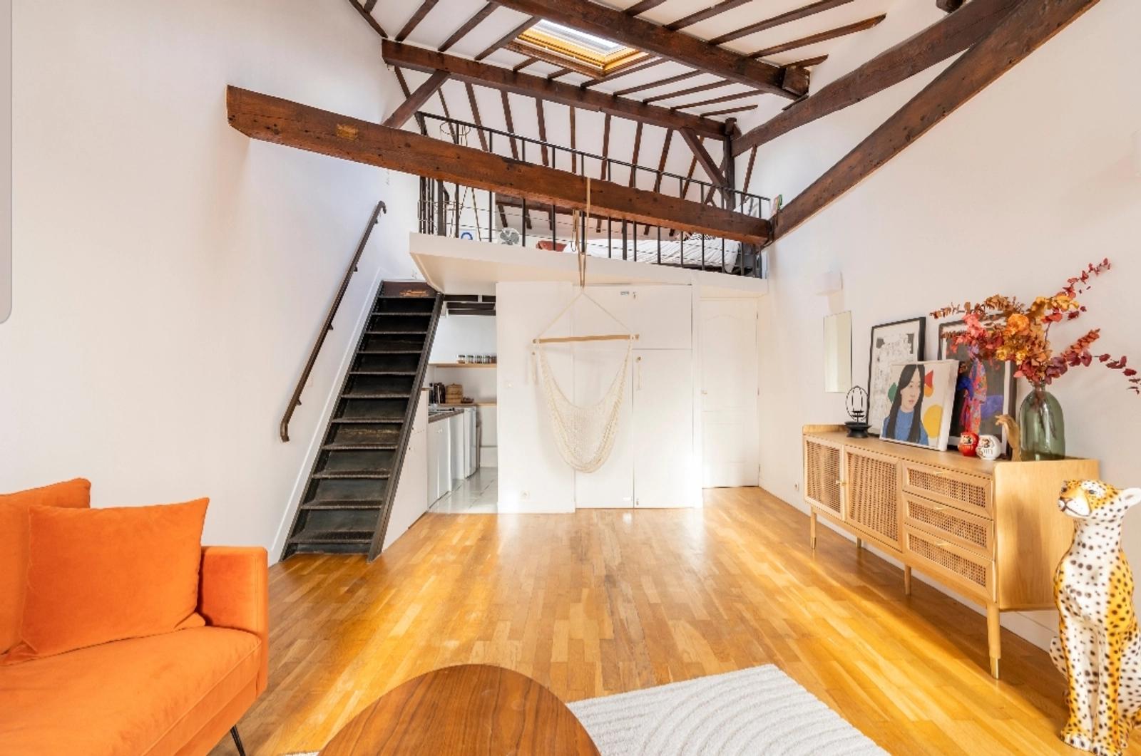 Living room in Parisian apartment loft for shootings - 1